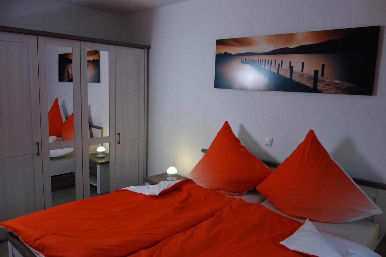Speedys Gaestehaus Baar  エクステリア 写真