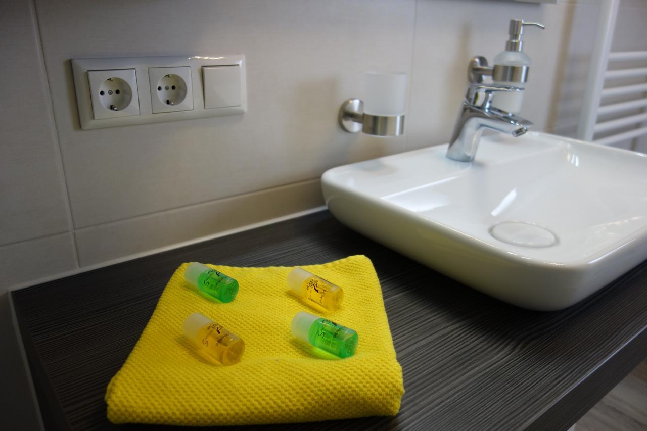 Speedys Gaestehaus Baar  エクステリア 写真